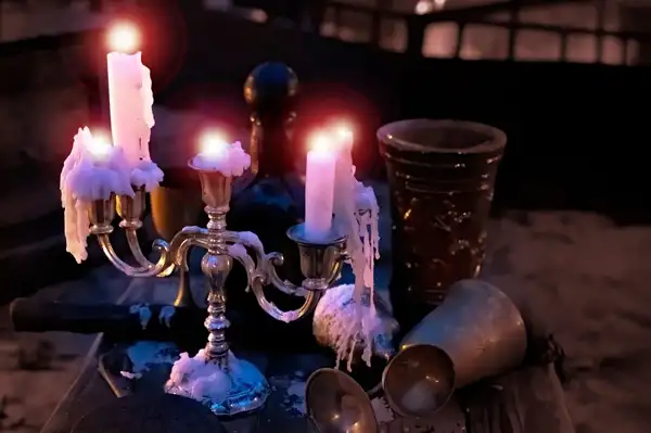 صورة تحتوي على شمعدان و شمع رقم ساحر في الامارات