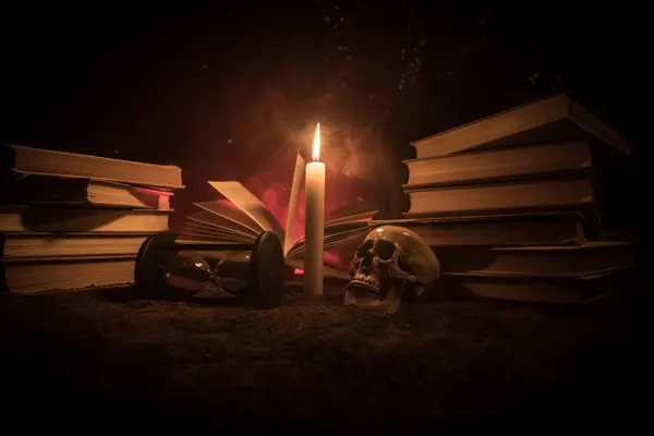 صورة تحتوي على كتب و شمعة سحر تعطيل الزواج