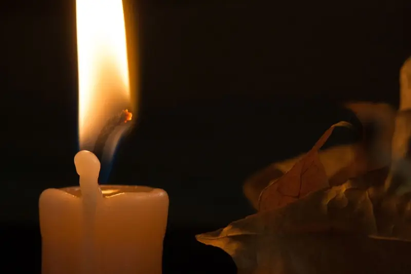 صورة تحتوي على شمعة افضل شيخ روحاني في عمان